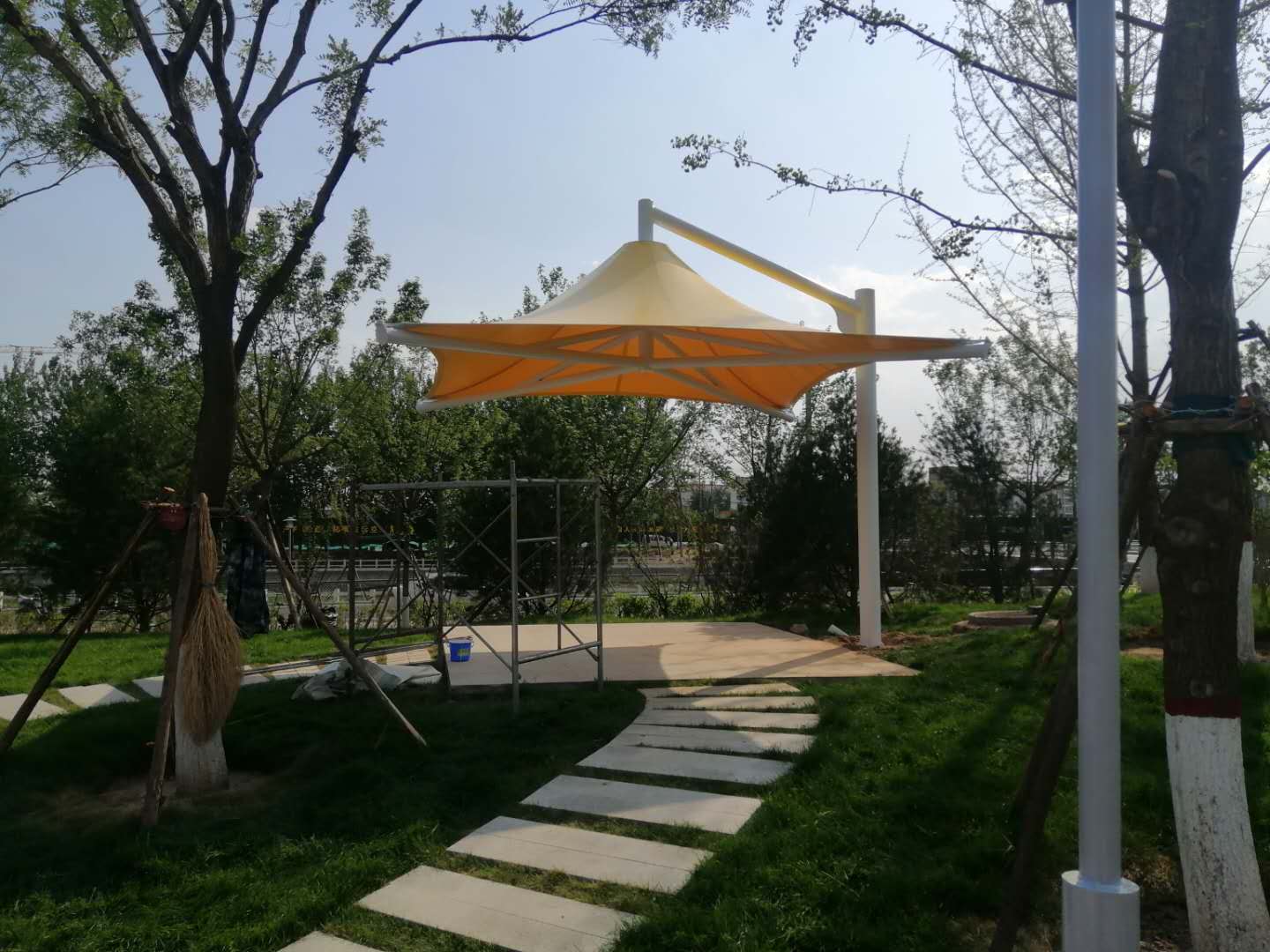 公園膜結構